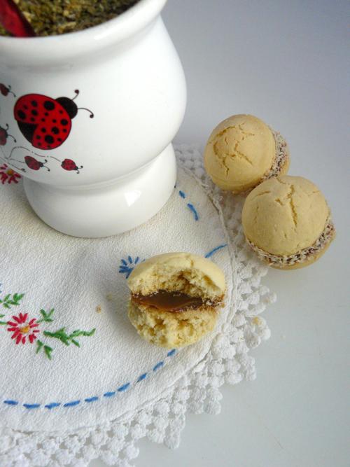 alfajores de maizena y mate | para combatir el frío polar