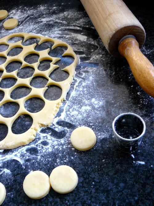 alfajores de maizena y mate | para combatir el frío polar