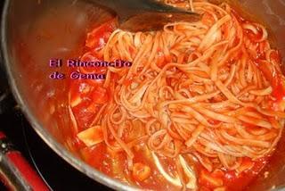 ALBONDIGAS DE MERLUZA CON PASTA