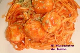 ALBONDIGAS DE MERLUZA CON PASTA
