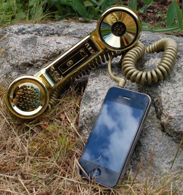 NEW TRENDY: RETRO MOBILE HANDSET