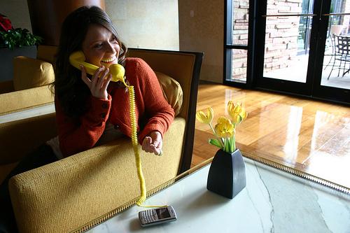 NEW TRENDY: RETRO MOBILE HANDSET