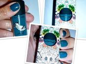 Blue nails