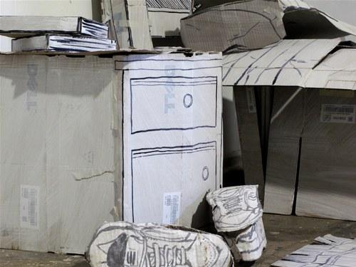 Curiosa casa de cartón