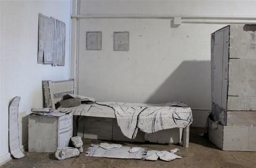 Curiosa casa de cartón