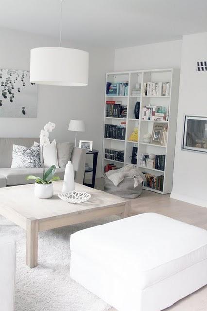 Un salón en tonos neutros