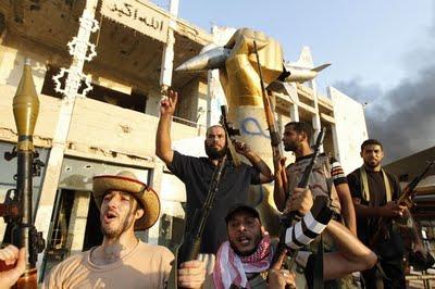 Tropas de Gaddafi aún controlan zonas de Libia