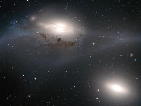 El VLT Examina Los Ojos de la Virgen El VLT Examina Los Ojos de la Virgen