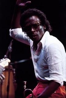 MILES DAVIS  Notas y tema on line de 