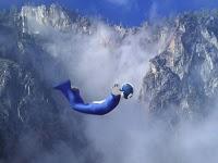 LA ATRACCIÓN POR EL RIESGO. Cristina Llagostera. El País. 16/08/09