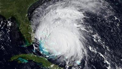 Estados Unidos se preparan para la llegada del huracán 'Irene'