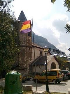 La bandera de la plaza y una maldición pendiente
