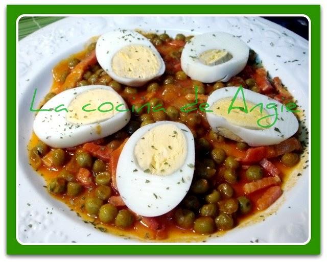 HUEVOS CON GUISANTES Y JAMÓN