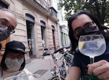 Piratas enmascarados consumiendo nectares quinados antimalaria con sus bicis ¡¡¡ARRRGH!!! Día 1 de #30díasenbici 2021