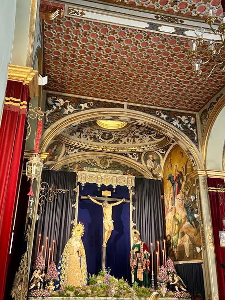 Un ratito de oración con el Cristo de la Fundación. Un ratito de oración con el Cristo de la Fundación.