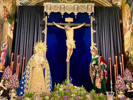 Un ratito de oración con el Cristo de la Fundación. Un ratito de oración con el Cristo de la Fundación.