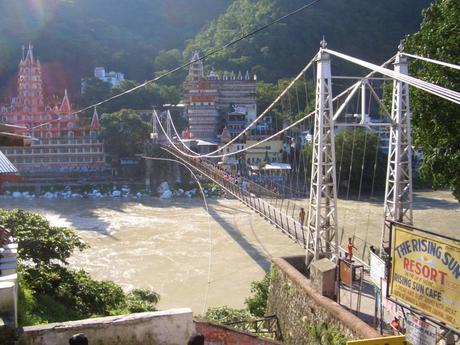 Rishikesh, la puerta del Himalaya, un lugar en la India