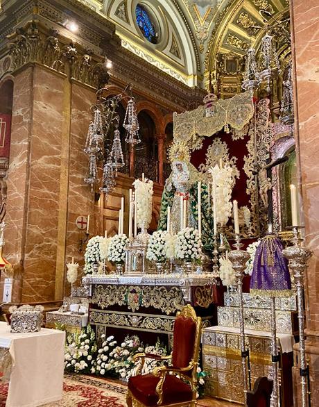 Un ratito de misa en la Macarena