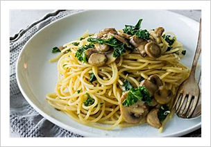 Pasta con salsa de champiñones al ajillo Pasta con salsa de champiñones al ajillo
