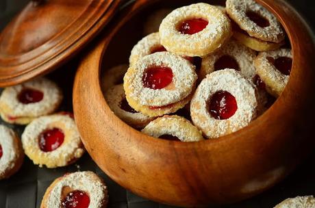 Galletas de mantequilla con mermelada de fresa