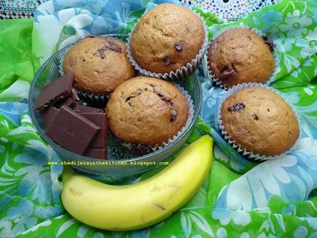 MUFFINS À LA BANANE ET AU CHOCOLAT / BANANA CHOCOLATE MUFFINS / MAGDALENAS CON BANANA Y CHOCOLATE / مافن الموز و الشوكولاطة