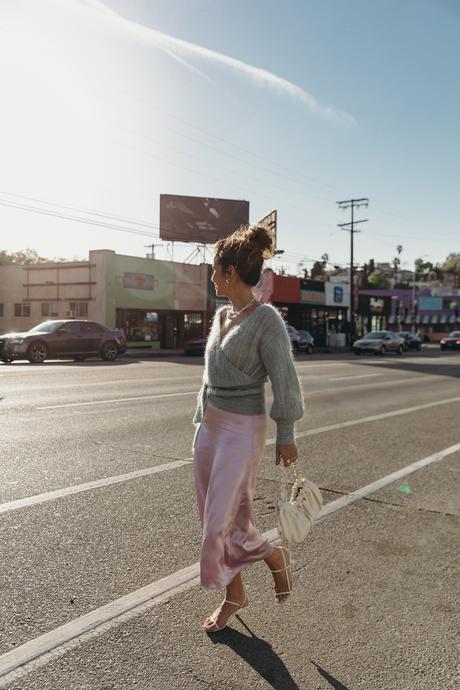 Mint & Lavender Sara from Collage Vintage wearing a Sézane lavender midi skirt and a mint knit-sweater