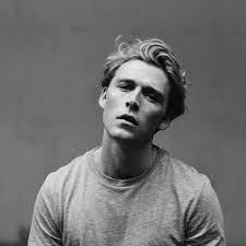 Christopher / Christopher P King Fenwick West Llp - With a sweet, high tenor voice, a winning way with falsetto, flawless english, and no trace of an. Christopher von deylen — ocean machine 02:42. Christopher S Stream