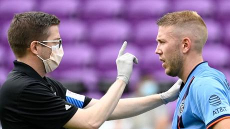 MLS y US Soccer permitirán dos sustituciones por conmoción cerebral