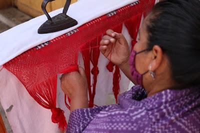 ES REBOZO MEXIQUENSE UNA TRADICIÓN ARTESANAL CON HISTORIA Y CULTURA ES REBOZO MEXIQUENSE UNA TRADICIÓN ARTESANAL CON HISTORIA Y CULTURA