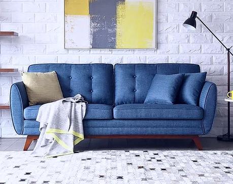 Decorar salones con sofás de colores fuertes o vivos