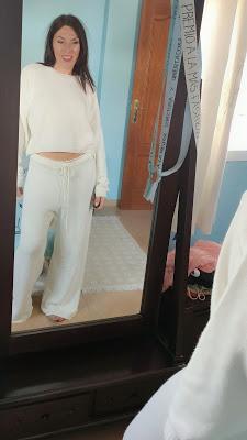 3 ideas para combinar una blusa con transparencias 04