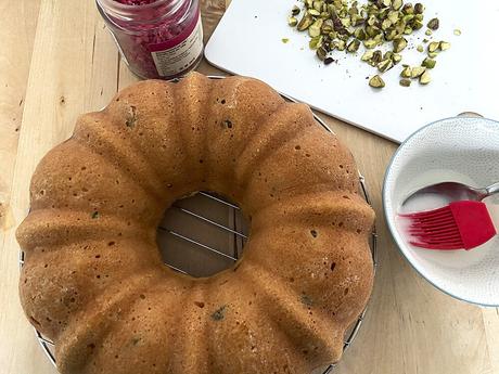 delikatissen healthy cake easy cake coffe cake bundt cake fácil bizcocho para el café bizcocho jugoso bizcocho con almendra y pistachos bizcocho casero bizcocho bundt cake bizcocho brunch high tea almond pistachio bundt cake  