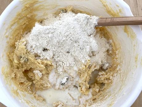 delikatissen healthy cake easy cake coffe cake bundt cake fácil bizcocho para el café bizcocho jugoso bizcocho con almendra y pistachos bizcocho casero bizcocho bundt cake bizcocho brunch high tea almond pistachio bundt cake  