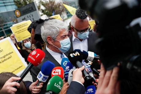 Ex primer ministro de Portugal será juzgado, pero evitó los cargos mayores de corrupción