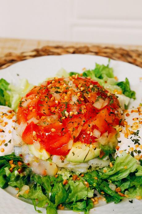 TARTAR DE BACALAO CON TOMATE Y AGUACATE