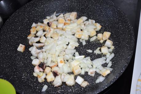 Arroz con berberechos y gambas rojas