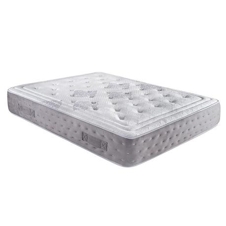 Comprar online hasta colchones, según Flavio Segura