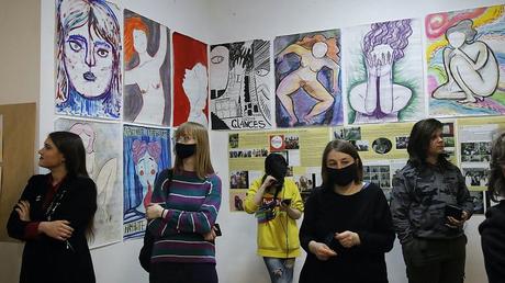 Artista feminista rusa en juicio por presunta “pornografía”