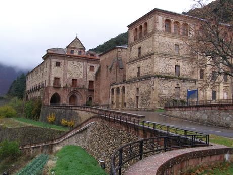 Entre Viñas y Monasterios, en Ruta por La Rioja Monasterio de Valvanera - Wikipedia, la enciclopedia libre