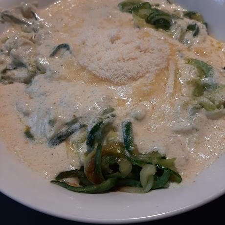 FETTUCINE DE CALABACIN CON SALSA ALFREDO FETTUCINE DE CALABACIN CON SALSA ALFREDO