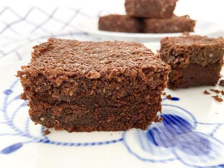 delikatissen traditional danish cake tarta de chocolate tarta brownie bizcocho de chocolate y coco postre para llevar a merienda barbacoa postre nórdico postre escandinavo postre de chocolate y coco postre danés tradicional postre danés danish cake coconout cake chocolate cake brownie chocolate bizcocho de chocolate negro  