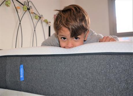 Durmiendo a pierna suelta con Emma Durmiendo a pierna suelta con Emma