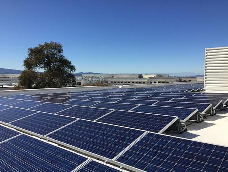 Facebook: nuestras operaciones en todo el mundo usan energía 100% renovable