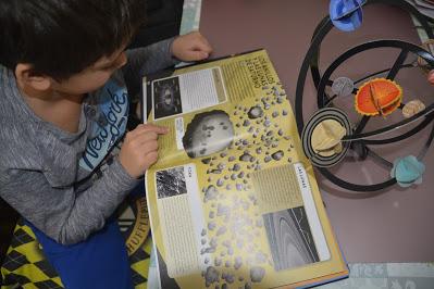 Construyó el Sistema Solar de Larousse Construyó el Sistema Solar de Larousse