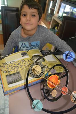 Construyó el Sistema Solar de Larousse Construyó el Sistema Solar de Larousse