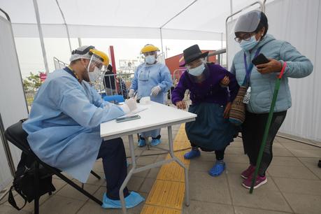 Presidente Sagasti supervisa inicio de nuevo Plan de Vacunación contra la covid-19 Presidente Sagasti supervisa inicio de nuevo Plan de Vacunación contra la covid-19