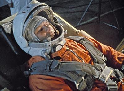 ¿Por qué los cosmonautas rusos orinan sobre un neumático antes de salir al espacio?) ¿Por qué los cosmonautas rusos orinan sobre un neumático antes de salir al espacio?)