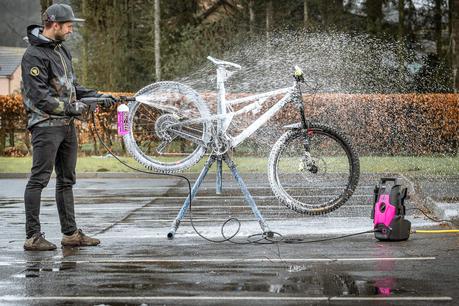 Como limpiar la bicicleta como un profesional de ciclismo Como limpiar la bicicleta como un profesional de ciclismo