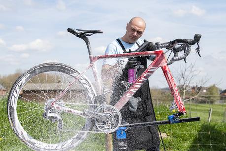 Como limpiar la bicicleta como un profesional de ciclismo