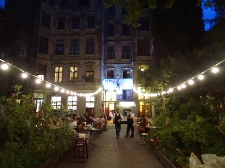 Un restaurante para sorprender a tu pareja en Berlín: Clärchens Ballhaus